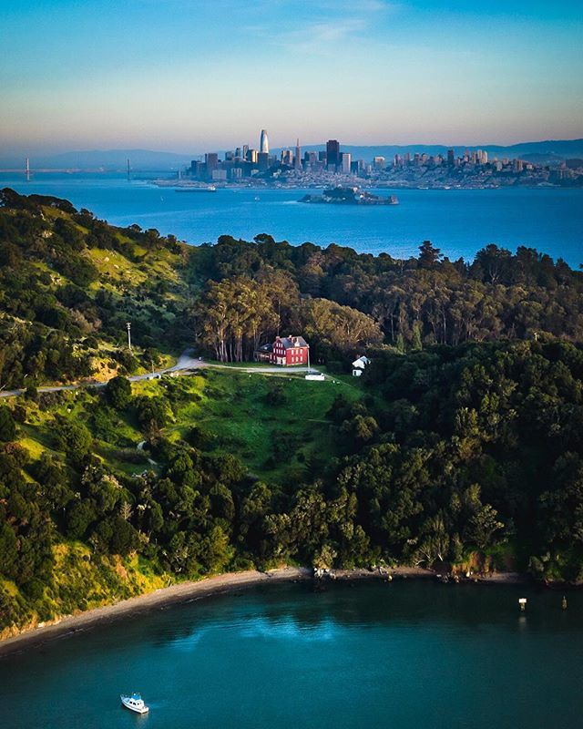 🏥☠️Ghost Hospital c.1904☠️🏥
☠️
☠️☠️
☠️☠️☠️
#streetswin #sfbay #angelisland #usaprimeshot #streetsvision #streets_vision5k #bayshooters #natgeoyourshot #igshotz #globalcapture #earth_shotz #citygrammers #streetsofsf #urbanromantix #trf026 #citykillerz #citykillers #ourmoodyda…