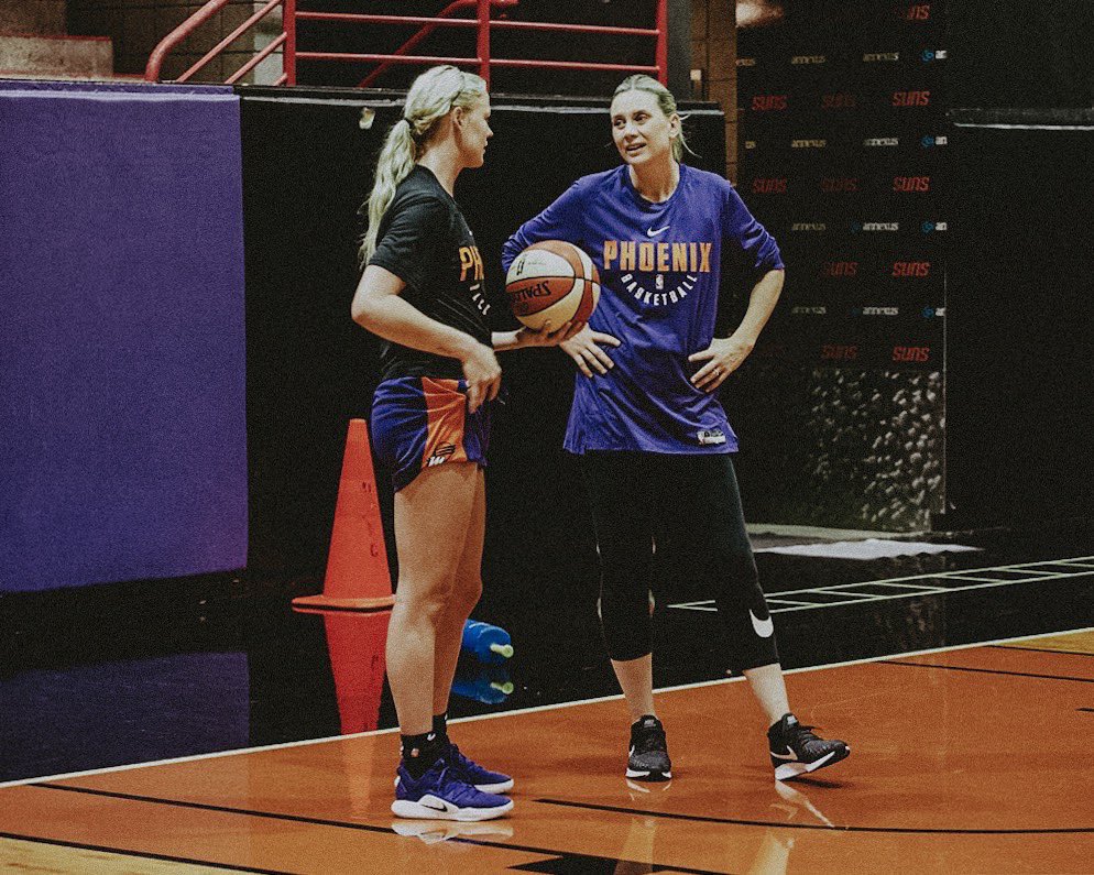 MizzouWBB's tweet photo. Hey @sophaller! 👋

📸 @PhoenixMercury https://t.co/1xBNDcBGe7