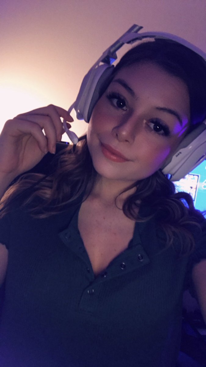 chasxmarie's tweet photo. Hi guys I’m live with some GTA V roleplay! First day affiliate! $25 gift card giveaway at 10 subs! New sub emotes by tomorrow’s stream 😋.
#SmallStreamerCommunity 
#SmallStreamersConnect 
#smallstreamer 
#TwitchStreamer
#SupportSmallStreamers
#girlgamers
https://t.co/K0iEzBTJwf https://t.co/5iAHzpUCiy