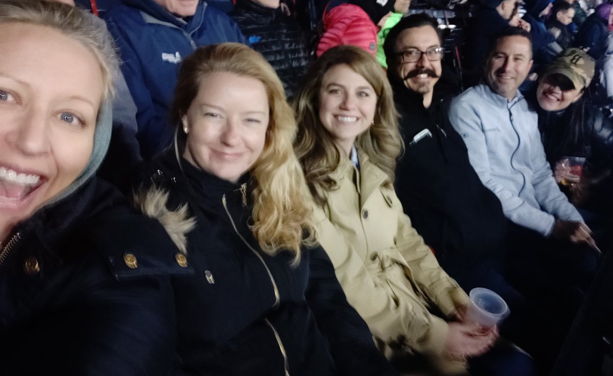 livehappy8's tweet photo. When you break from long days of work tavel to take in a game with your @BigCommerce @BigCommPartners fam. #werecold https://t.co/veo0BWd5iO