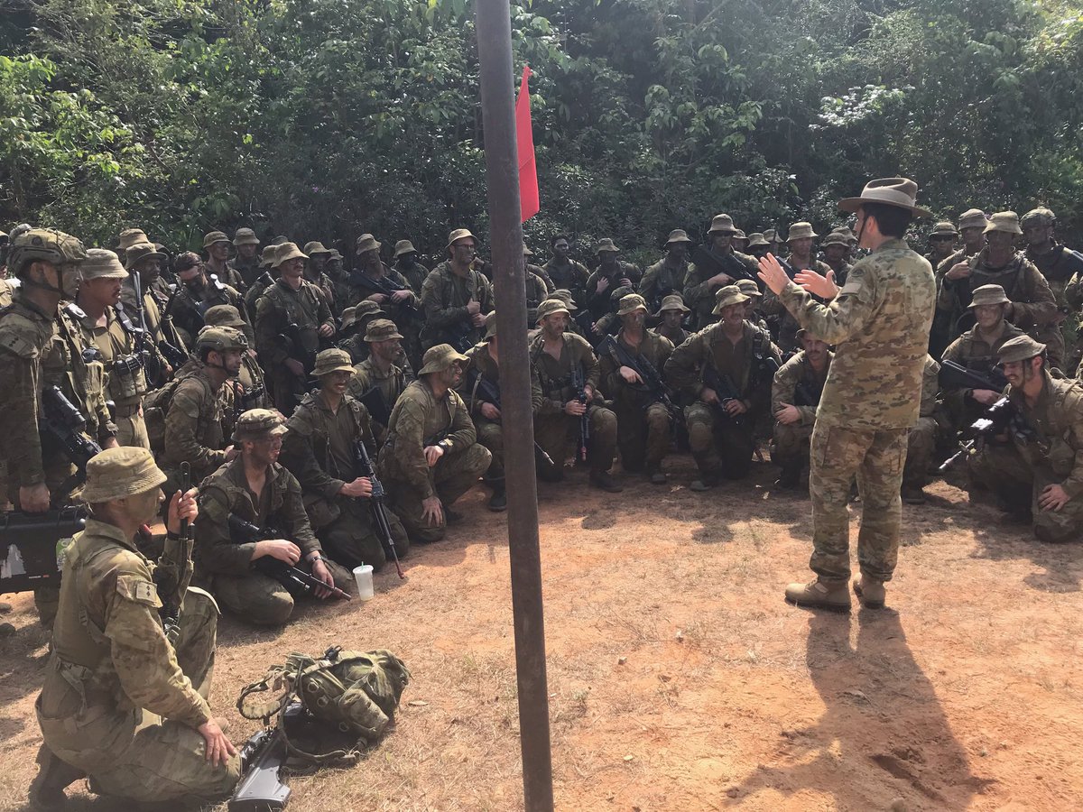 RSM1DIV_DJFHQ's tweet image. On behalf of COMD #1Div, thanks to the staff of 2/30 TRG Gp for their hospitality during our command visit with RCB 125 (from 8/9 RAR) in the jungle and enhanced international engagement with our Malaysian Force partners #FORCOMD #RSMFORCOMD #GoodSoldiering