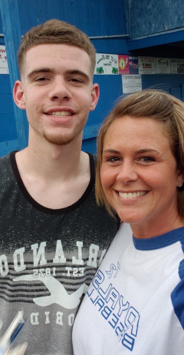 jwebblove3's tweet photo. Ready for Sunday like... 💙🎓👌 https://t.co/NHlYON7y6f