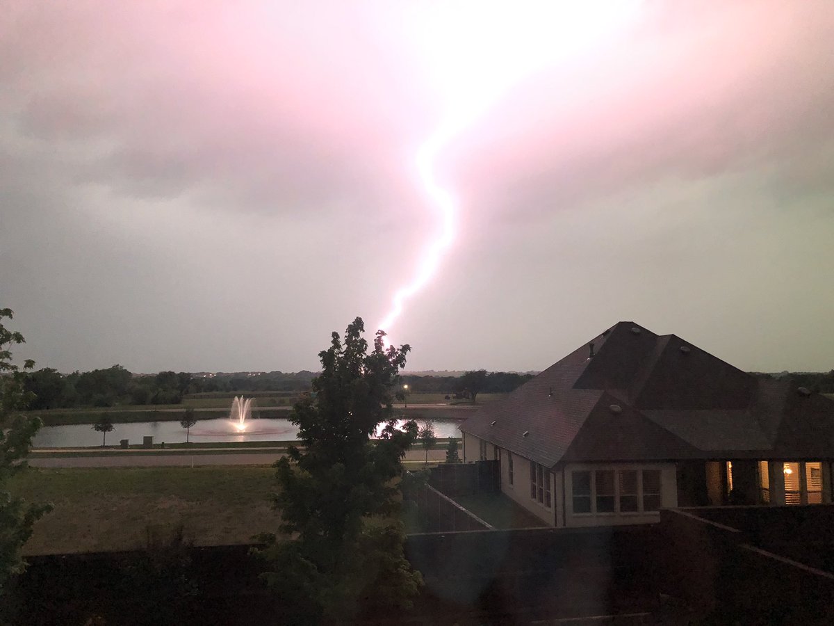 moontalker1's tweet photo. View from my backyard in Celina! #whoa #wfaaweather https://t.co/OCOXXffd6F