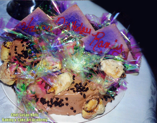 bakingcakeart's tweet photo. Birthday Cake-Cookies n'Cake!
#ByChefSusanHoltz

#BakingandCakeArt #CookiesAndCake @CookieCake #BirthdayCake #BirthdayCookieCake #PhotoOfTheDay #Instacake #instagood #BakingandCakeArtAcademy #ChefSusan #ChefSusanHoltz #BakingClassesLosAngeles #Baking #Bake #Cake #CakeDecorating https://t.co/6YdYLmbkz8