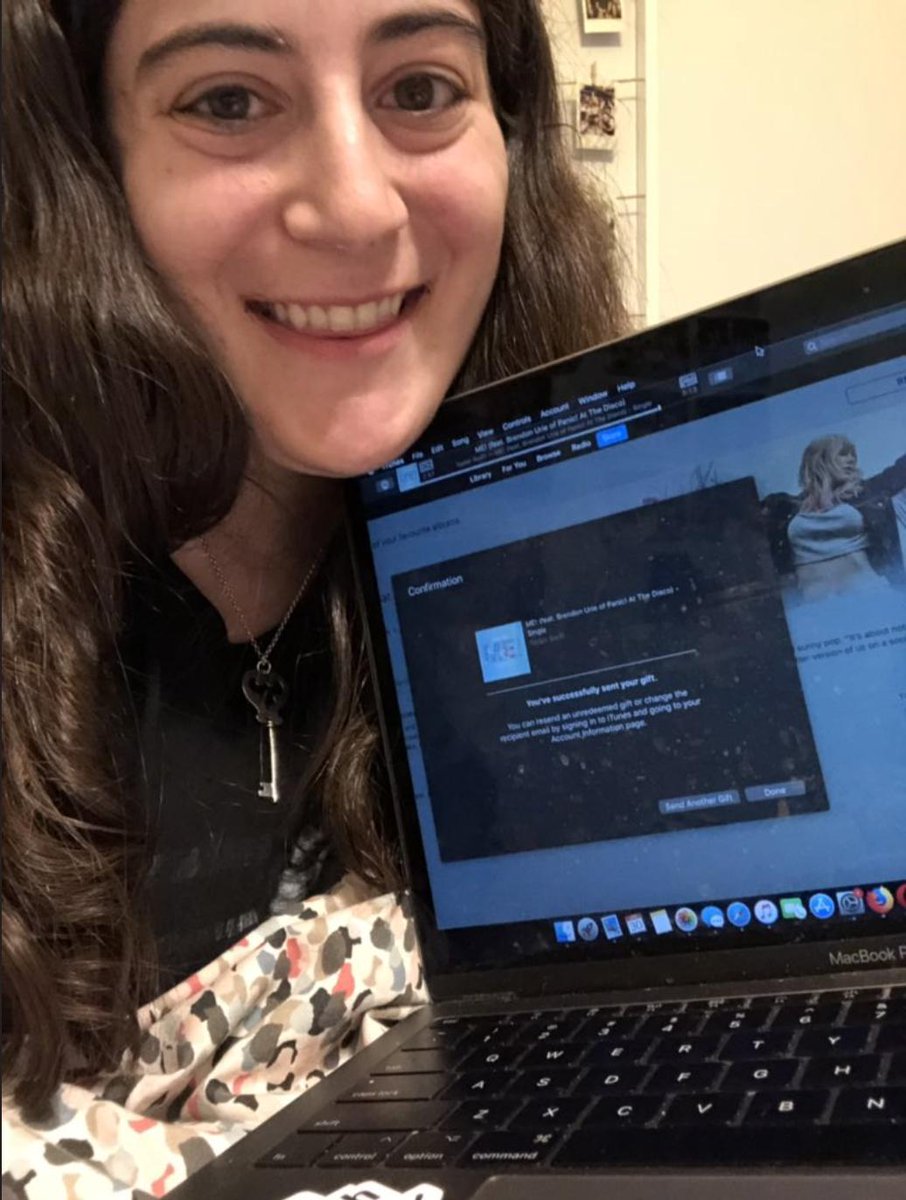 robot_b1tch's tweet photo. I LOVE YOU GUYS 💗 #taylurking #fromMEtoYOU
https://t.co/mtC54xrDDR https://t.co/pUp5oexNfn - via taylorswift13