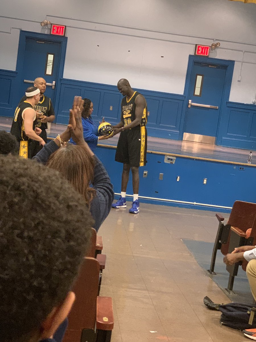 Jluvszion's tweet photo. Acknowledging our amazing principal receiving a gift from The Harlem Magic Masters. Thank you Mrs. Charles-Marcus for always exemplifying the reason “Why” we wake up each day to do what we do. You always ensure that the needs of your students as well as staff come first!  @MS035K https://t.co/mwCxpZzUYN