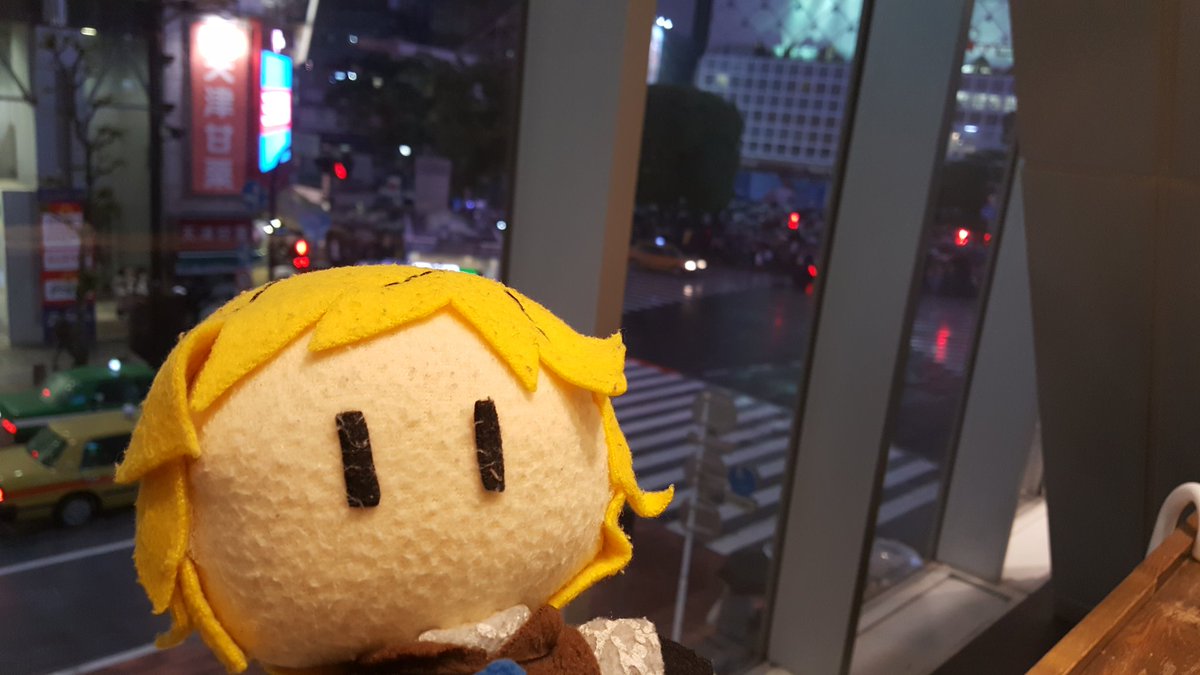  #GoldenAfternoonWeek One of Lauren's top priorities was sitting at the Shibuya Scramble Starbucks and getting some work doneUhhhh, the counter was super busy, they only sell Talls now???, and the floor closed 30 min after we arrivedA disappointment, but oh well