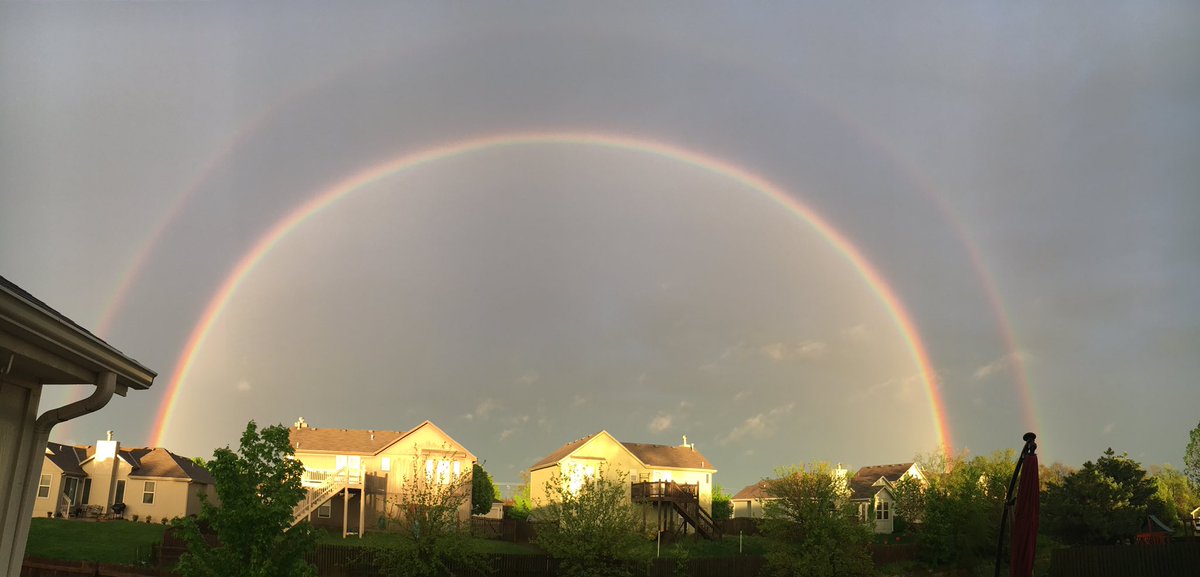 fadeza13's tweet photo. #rainbows are so great🌈💖🌟💰✨ https://t.co/6cDGtQXygO