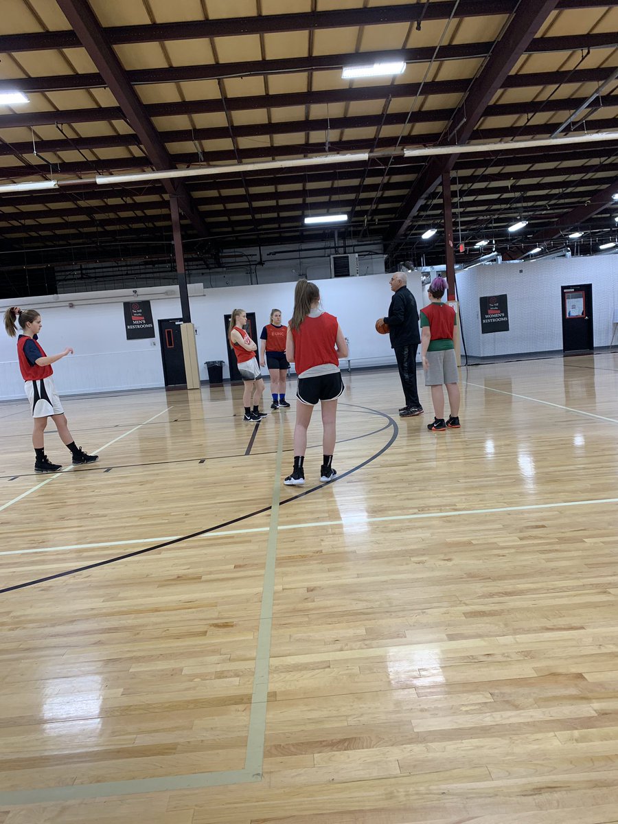 nwags14's tweet photo. Thank you Coach Romeo for coming in and teaching the girls some new offense! It was a pleasure having you #AllwaysImproving 🏀💪🏼 @MassELITEHoops https://t.co/9CtTQI2mPI