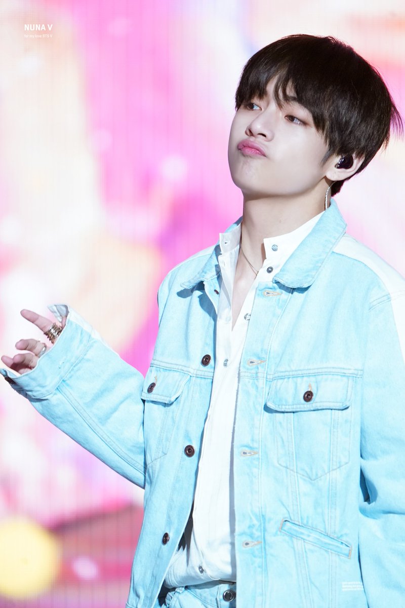 [HQ] 190428 SBS슈퍼콘서트
💜귀여워💜
#BBMAsTopSocial BTS <a href="/BTS_twt/">방탄소년단</a>
#이삐사진전 #태형 #방탄소년단뷔 #BTSV #Taehyung