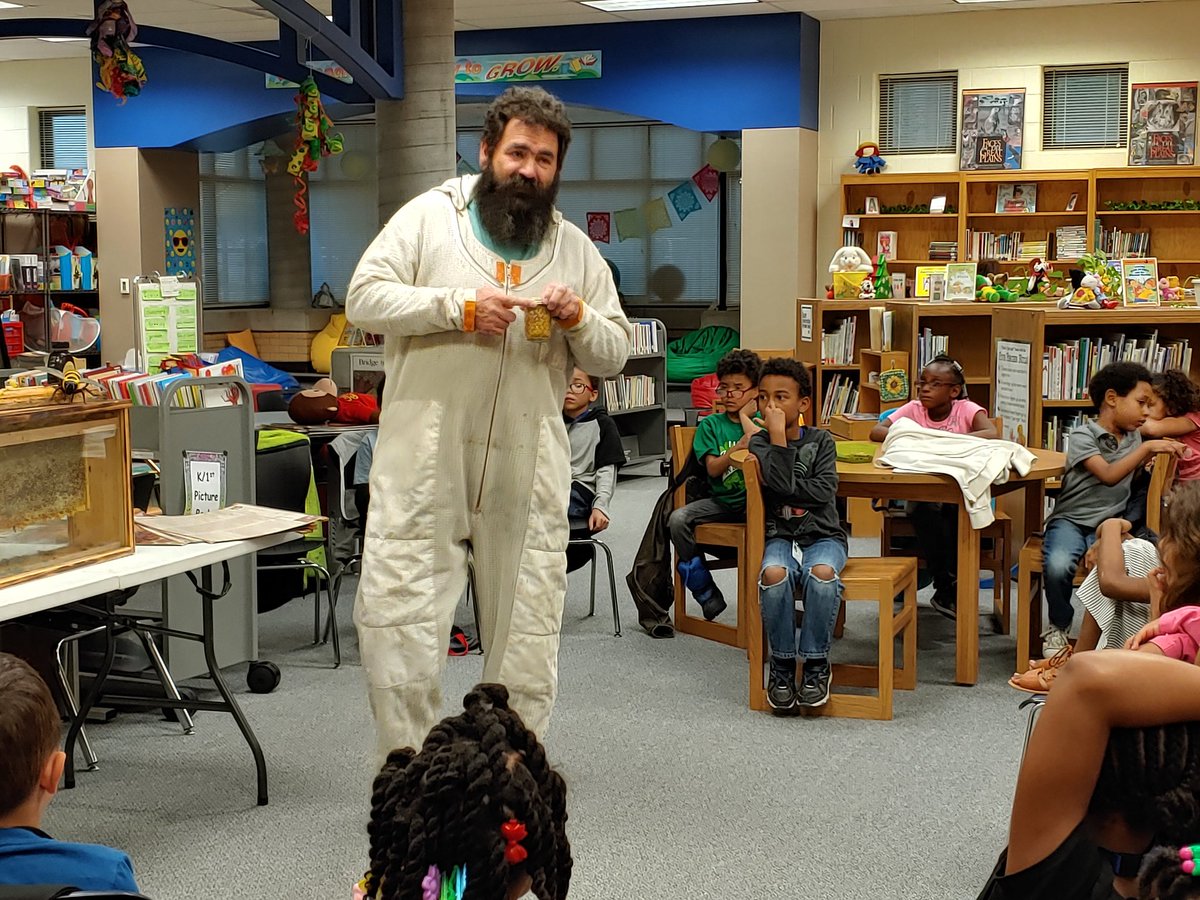L'Ouverture first graders were treated to a visit from a local beekeeper during science today. Even I learned something new about bees today! @LOuvertureElm #WPSproud #WPSFutureReady #savethebees #iteachfirst