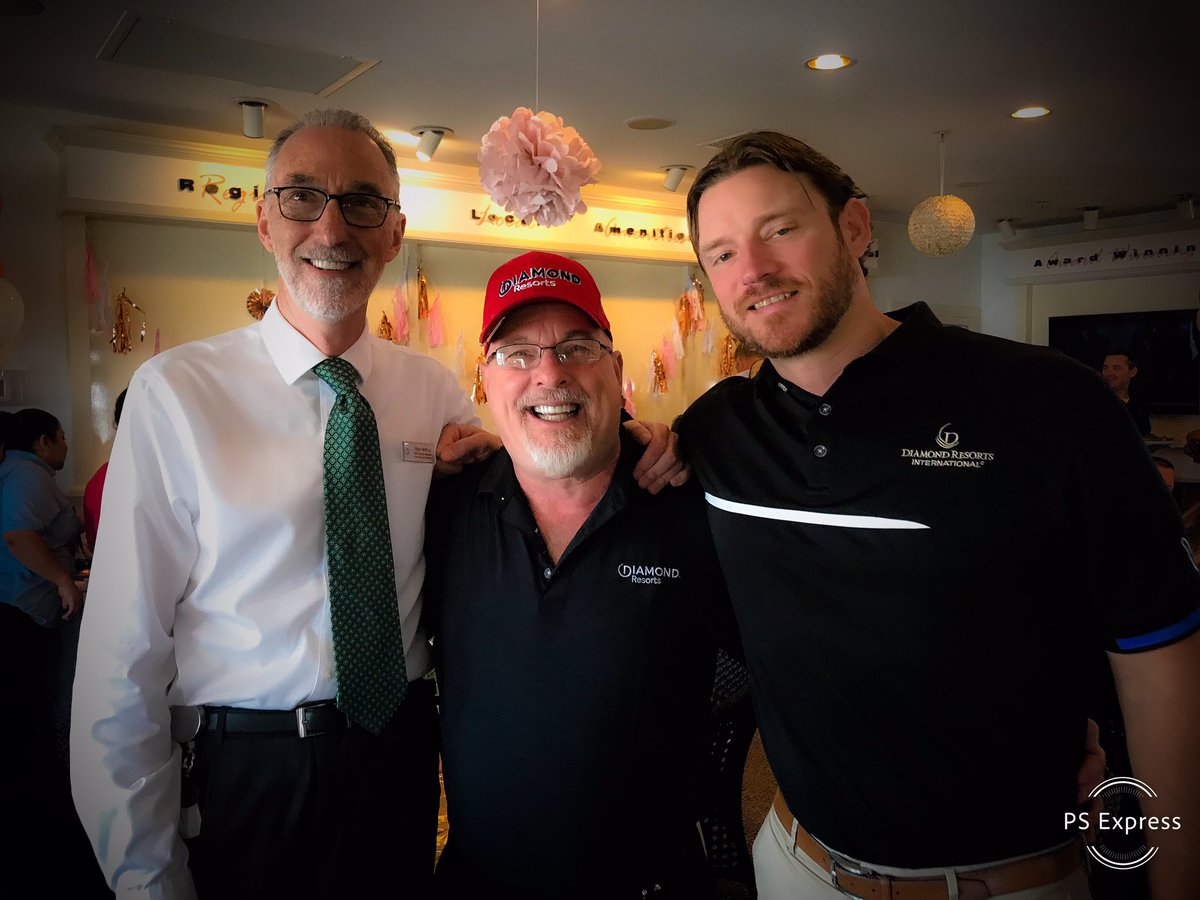 BxGguy2020's tweet photo. What a Blessing to be able to see Joan walk in to her teams @diamondresorts “RESORT OF THE YEAR” surprise luncheon. Here @VisitVaBch personally thanking Joan/Victor & their amazing World Class Hospitality Team for earning this! #iLoveUs #ItIsADiamondLifeForMe @DiamondCareers https://t.co/QCWBgGfUvE