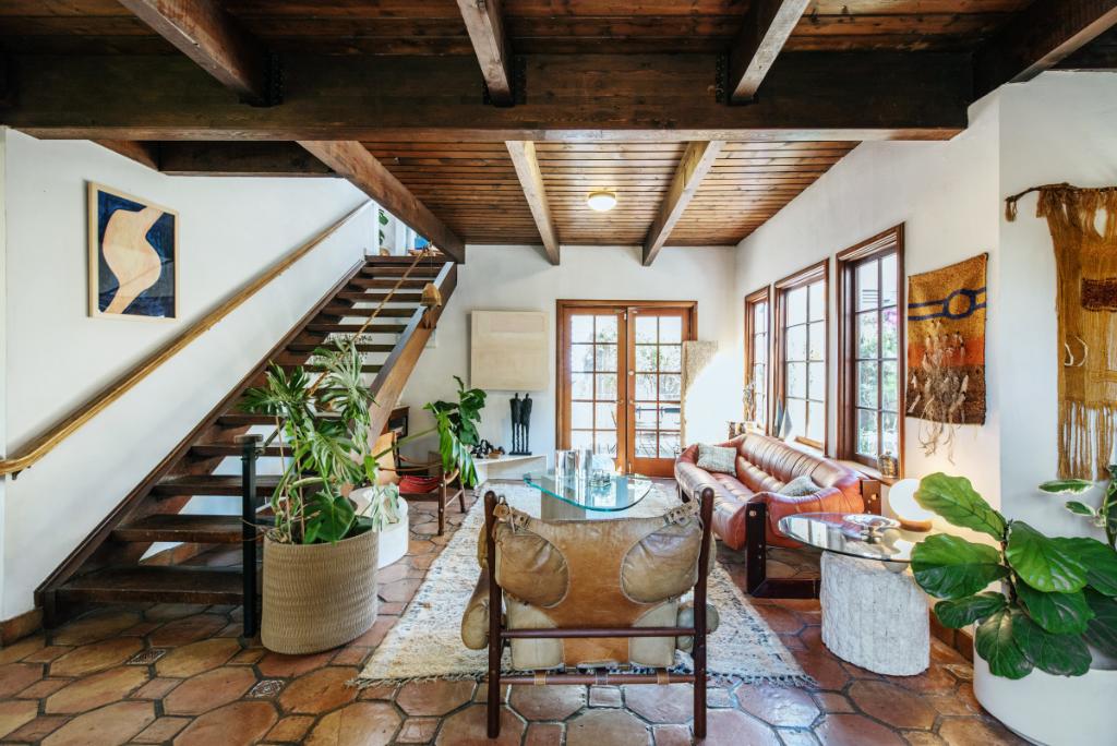 What does it mean when your living room has more plants than your backyard? 

Take our design personality quiz to find out: abnb.co/f8hv7