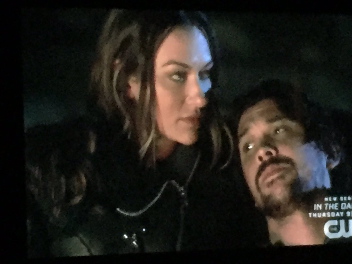 FlameQueen13's tweet photo. Awww look at them❤️#becho #emurphy #The100Season6 https://t.co/eaheKpTZCj