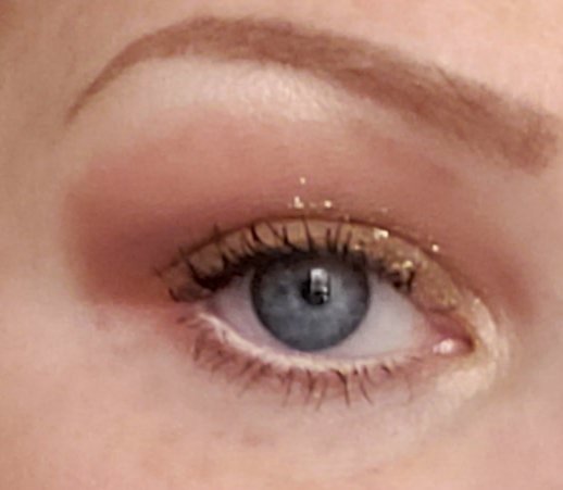TheSelfCareGuru's tweet photo. Todays eye makeup
Products used: @elfcosmetics #modernmetals palette
@JeffreeStar #magicstarconcealer @revlon #alloy glitter
@Maybelline #browprecise / #totaltemptation mascara #lashsensation serum and curvitude mascara @lagirlusa beige eye gel (waterline) https://t.co/ENUrKWDCl2