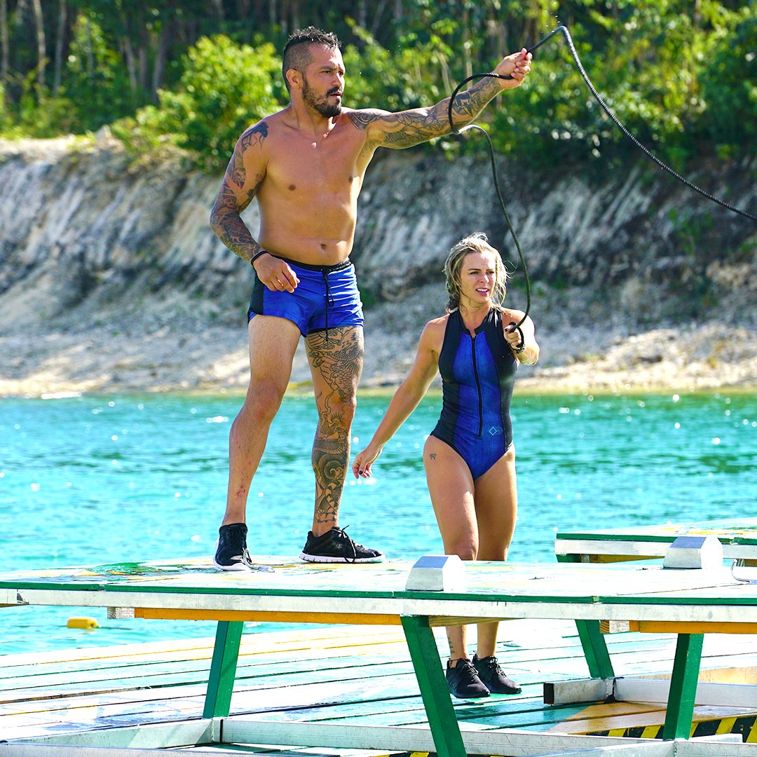 4ElementosCOL's tweet photo. ¡Qué buena técnica la de @TheProblemMMA! En un abrir y cerrar de ojos logra pescar todas las plataformas 👏👏 logrando alcanzar a sus rivales. Si quieres que ellos sean los ganadores comenta usando #Reto4Azul https://t.co/8B2UgECP1x