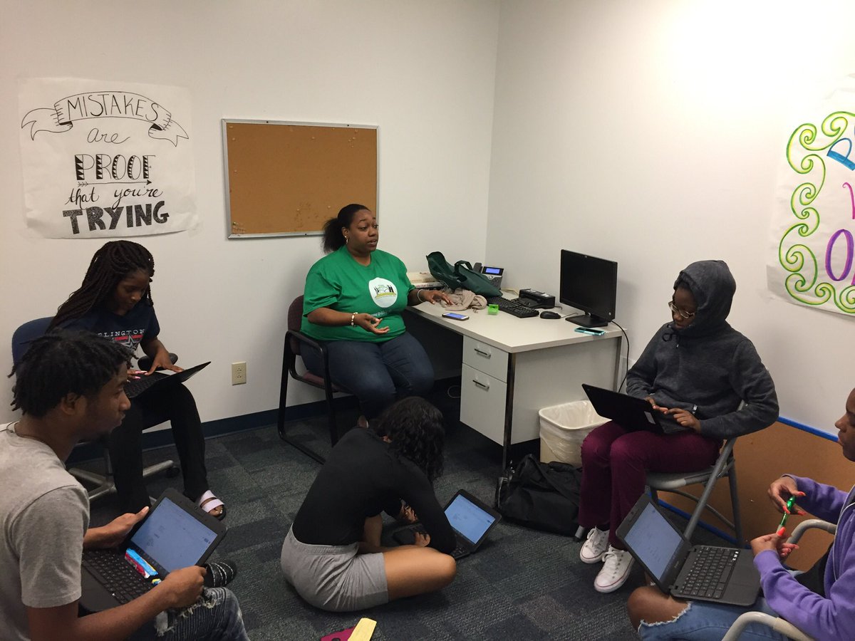 Bridge_by_Hope's tweet photo. Some of our senior Bridge Scholars in our resume building and leadership workshop with our founder, @CJTurner14 !  #BridgeByHope #BridgeTheGap #CollegeOrientation #GLOBALProgramming #ResumeBuilding #Networking #StudentSuccess #Mentorship #HigherEducation #StrategicSuccess https://t.co/bOBlERGNTK