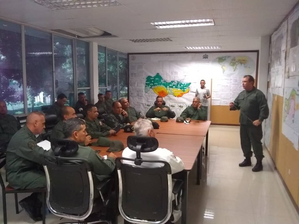 AB_DNALO's tweet photo. La tripulación de la @AB_DINALO bajo el timón del VA Edgar Muñoz Coraspe, rechaza de forma categórica y rotunda el intento de golpe de estado en nuestro país, apoyando contundentemente al Presidente Constitucional y CJ de la FANB @NicolasMaduro #LealesSiempreTraidoresNunca https://t.co/rhK8754JOh