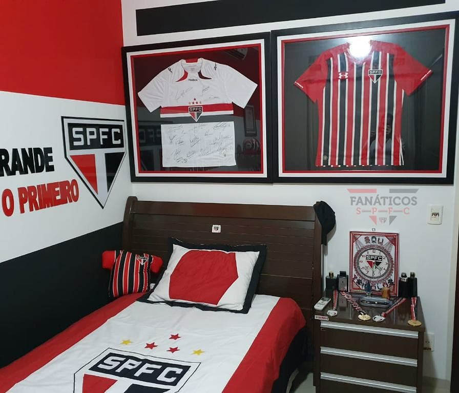 FrankFanaticos's tweet photo. Um pouco do meu quarto para vocês. 
Caso for postar em alguma rede social, de créditos por favor 🙏🏻🇾🇪 https://t.co/PqmudFjdX3