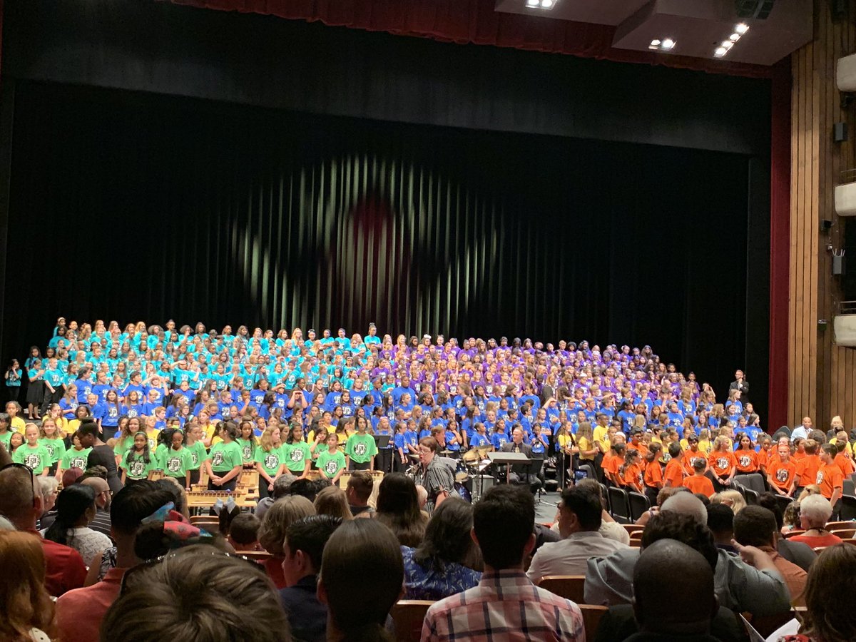 JTissier327's tweet photo. What an amazing display of why the arts are so vital in education! I love seeing those @SchwarzkopfElem Bears up there performing with the other @HillsboroughSch 5th graders and being conducting by our very own Music teacher, Ms. Mathews. Bravo! @HCPSArea2  #HCPSFineArtsFestival https://t.co/RcChLCKsUh