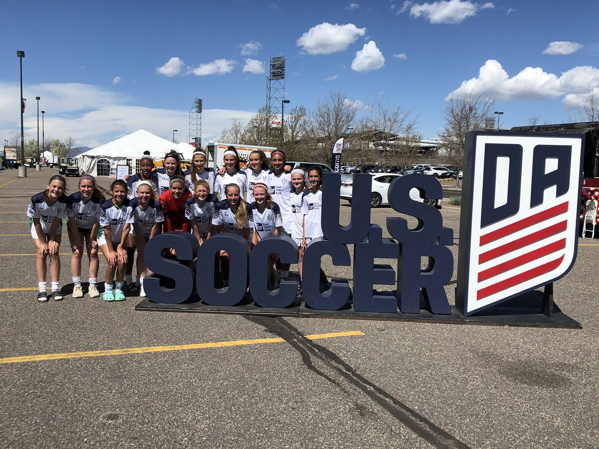 alishameyers9's tweet photo. Thankful to be part of this special group of girls and parents. We are so lucky that we get to travel around and share so many fun adventures together. Wasnβt the their best performance this weekend but they will learn and move on β½οΈππ #oefc05gda #oefcproud #DASpringShowcase https://t.co/Hcb6bxJyDU