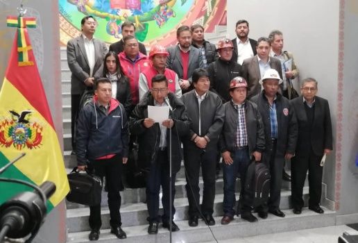 Adriana1989sa's tweet photo. Somos un gobierno que lucha por los trabajadores, y tenemos una política económica exitosa en beneficio de todos los bolivianos y bolivianas, por esa razón, como todos los años elevamos el salario superior a la inflación:

Salario básico 4 % 
Salario mínimo 3% https://t.co/9rNp7kVWbf