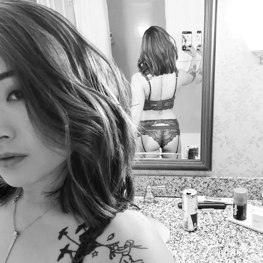 2 pic. Got my hairs did today and sporting a lingerie set I got as a birthday present xx https://t.co/yb06aWWOvs