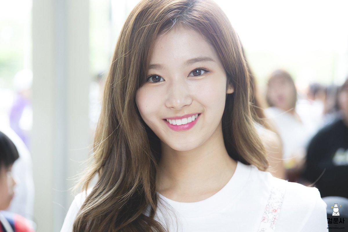 twicestagram_'s tweet photo. Our pure soul, sweet, gorgeous, and kind hearted person. We treasure you so much 🖤

#WeLoveYouSana @JYPETWICE https://t.co/suNBoOpDBI