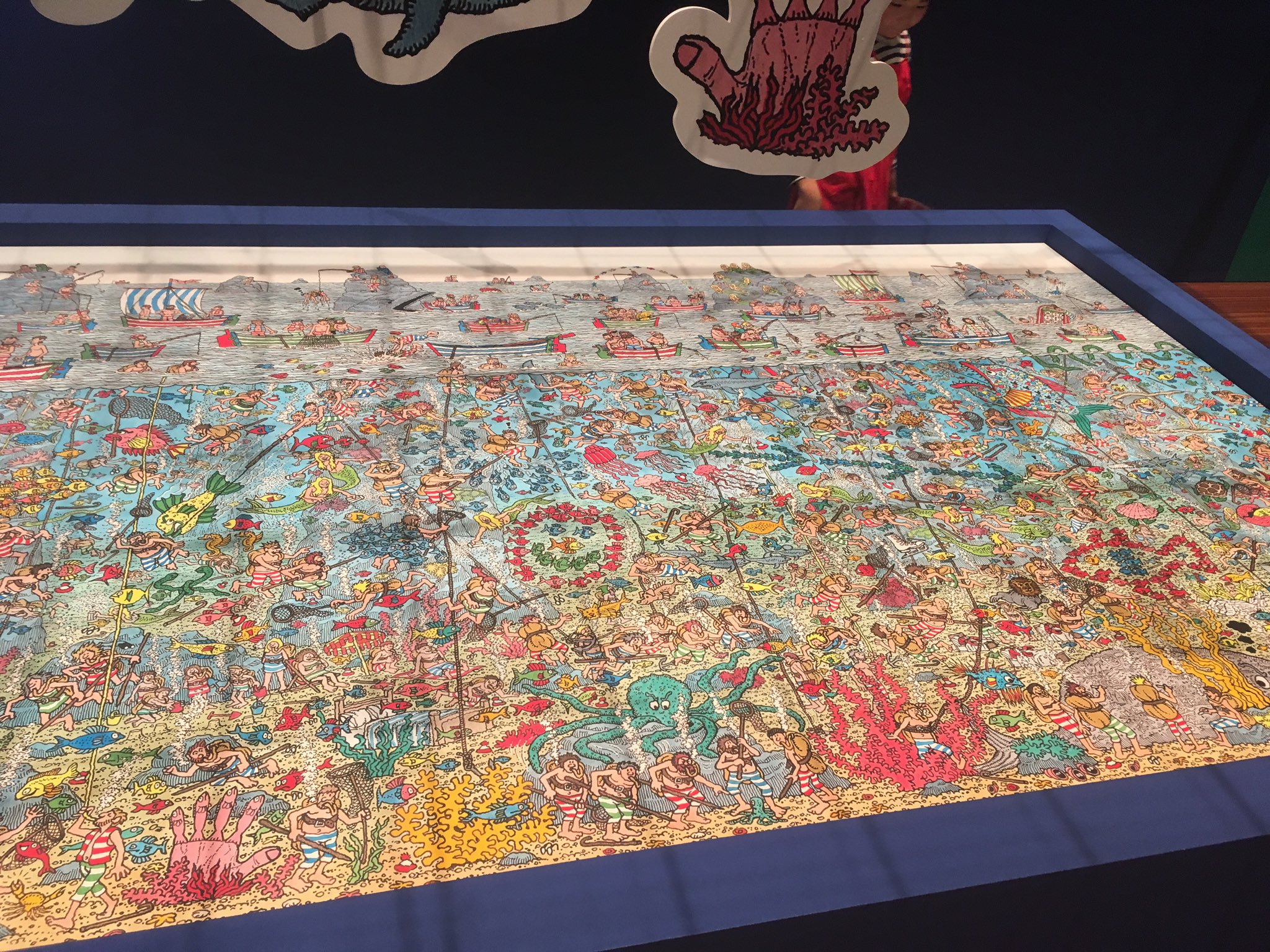 Adamoste Kings 娘と博多駅に ウォーリーを探せ展に来ました あの絵の細かさは老眼には辛い 笑 T Co Uxwspb22 Twitter