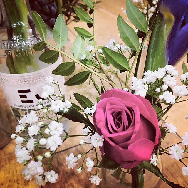 Ginned up table decorations for tomorrow’s event
.
.
.
 #flowers #vintage #eventdecor #springtime #swingdance #party #ginswingcdf bit.ly/2ULFuUc