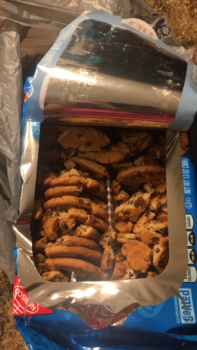 1jrojas1's tweet image. @nabisco hate when you open your pack of favorite cookies to find this #chipsahoy #backtothestore #Walmart