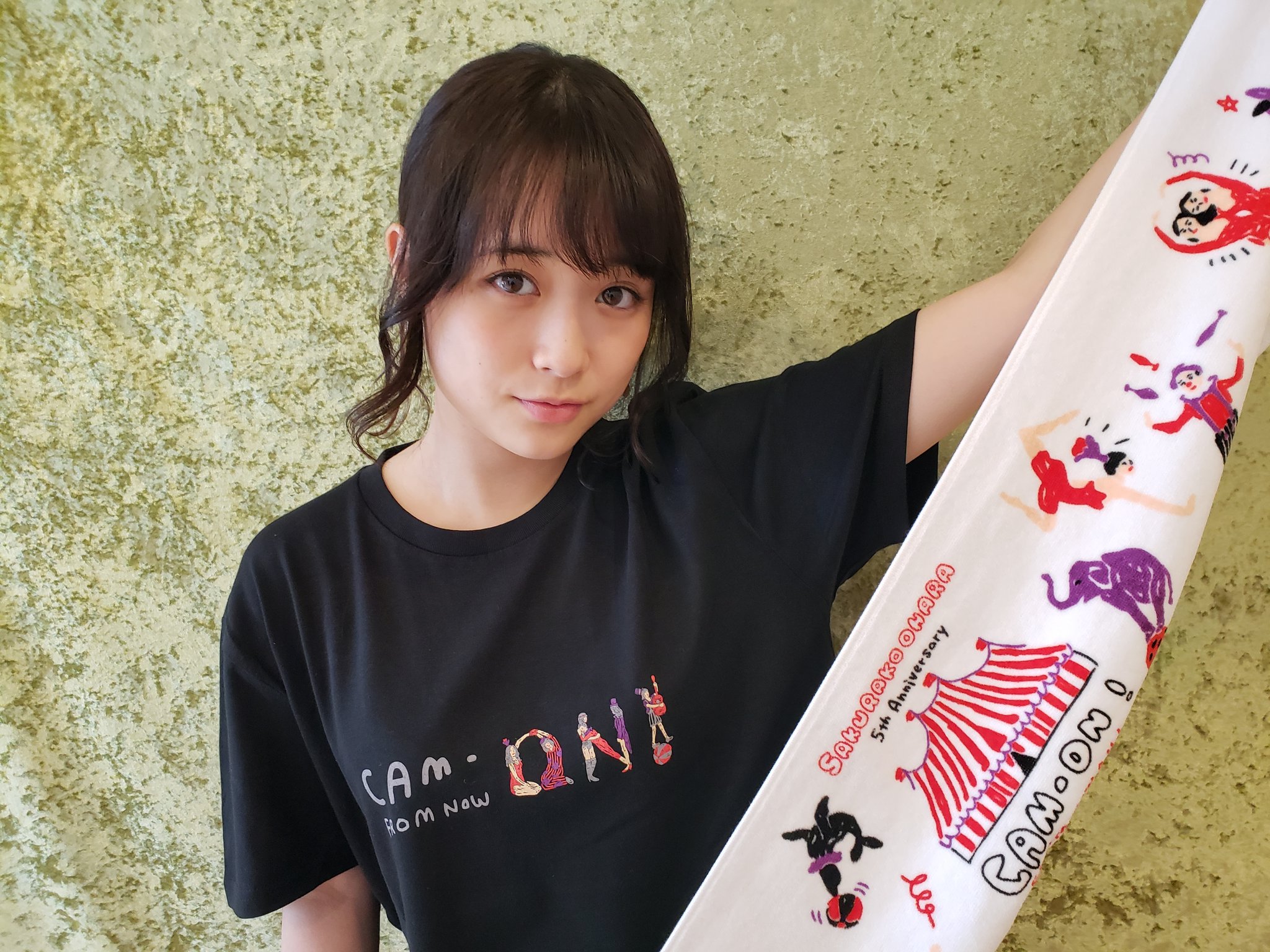 大原櫻子 スタッフ 公式 グッズ グッズのフルラインナップが発表されましたー 各アイテムの詳細 販売に関する詳細は後日発表になります 櫻子が着用してるのは 事前通販でも販売したツアーtシャツの黒 マフラータオル白です 会場でも販売 大原櫻子 スタッフ 公式 グッズ グッズのフルラインナップが発表されましたー 各アイテムの詳細 販売に関する詳細は後日発表になります 櫻子が着用してるのは 事前通販でも販売したツアーtシャツの黒 マフラータオル白です 会場でも販売