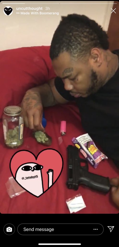 RillCap's tweet image. How u happy if u dating a nigga like dis 4 a short period time n you hiding from ya famz cuz ? How u living with dis guy