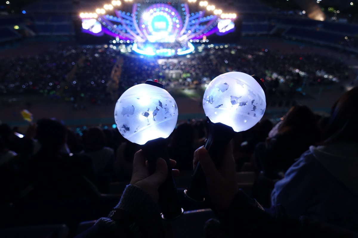 kbias_app's tweet photo. More from the Super Concert on Sunday!!

#armybomb #BTSCOMEBACK2019 #armybomb3 https://t.co/FQJ3KfsizI