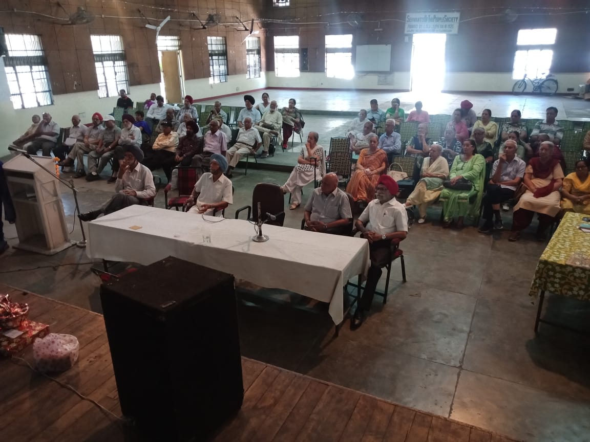 DiplastPlastics's tweet photo. Waste Management Seminar by Neelam Gupta ji on 29 April in Sec 15 Lajpat Raised Bhawan for Senior Citizens.
.
#diplast #neelam_gupta #director_diplast #waste_segregation #fenkmat
#wastemanagement #recycle #recycling #waste #environment #trash #plastic #zerowaste #gogreen https://t.co/qHPkt6wGtE