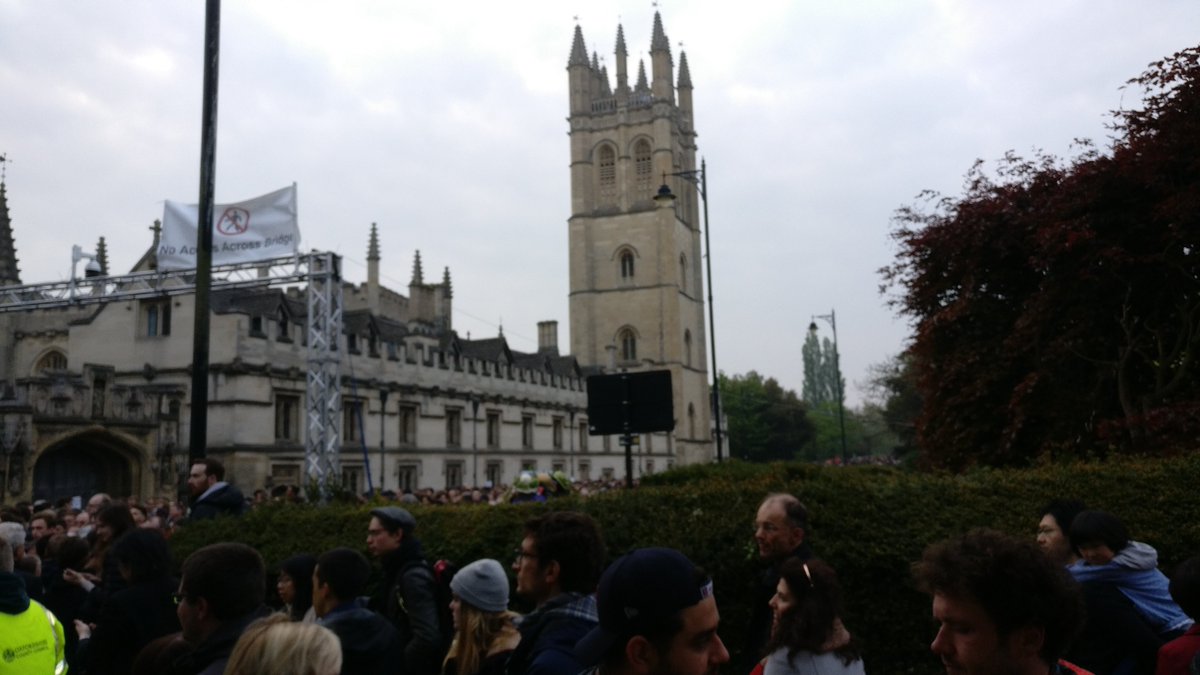kasturi_d's tweet photo. Happy May Morning...
Pomp and splendour in and around Magdalen College, @UniofOxford..May Morning is a traditional celebration of the coming of Spring and brings together Oxford's communities to enjoy dancing, singing and revelry from around the city.
#LifeInOxford #IMCHEVENING https://t.co/Y1fx0L0bQy