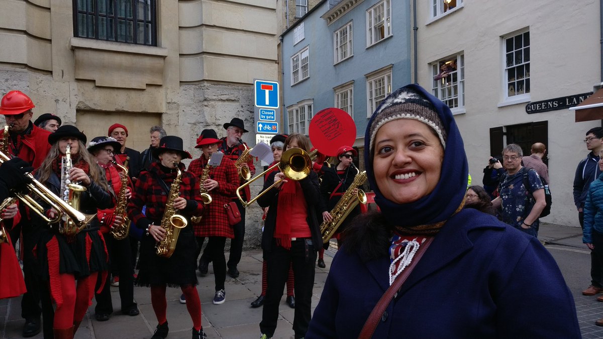 kasturi_d's tweet photo. Happy May Morning...
Pomp and splendour in and around Magdalen College, @UniofOxford..May Morning is a traditional celebration of the coming of Spring and brings together Oxford's communities to enjoy dancing, singing and revelry from around the city.
#LifeInOxford #IMCHEVENING https://t.co/Y1fx0L0bQy