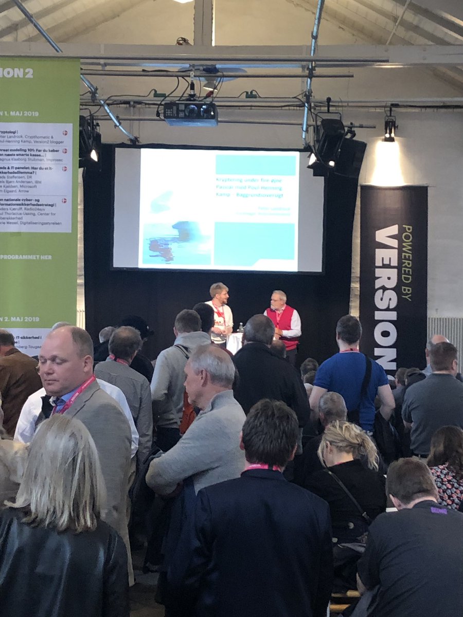 version2dk's tweet photo. Kødrand omkring samtalen mellem udvikler Poul-Henning Kamp og Peter Landrock på https://t.co/6EUUyMwlsN #infosecuritydk #digidk https://t.co/JSfpc1cfvS