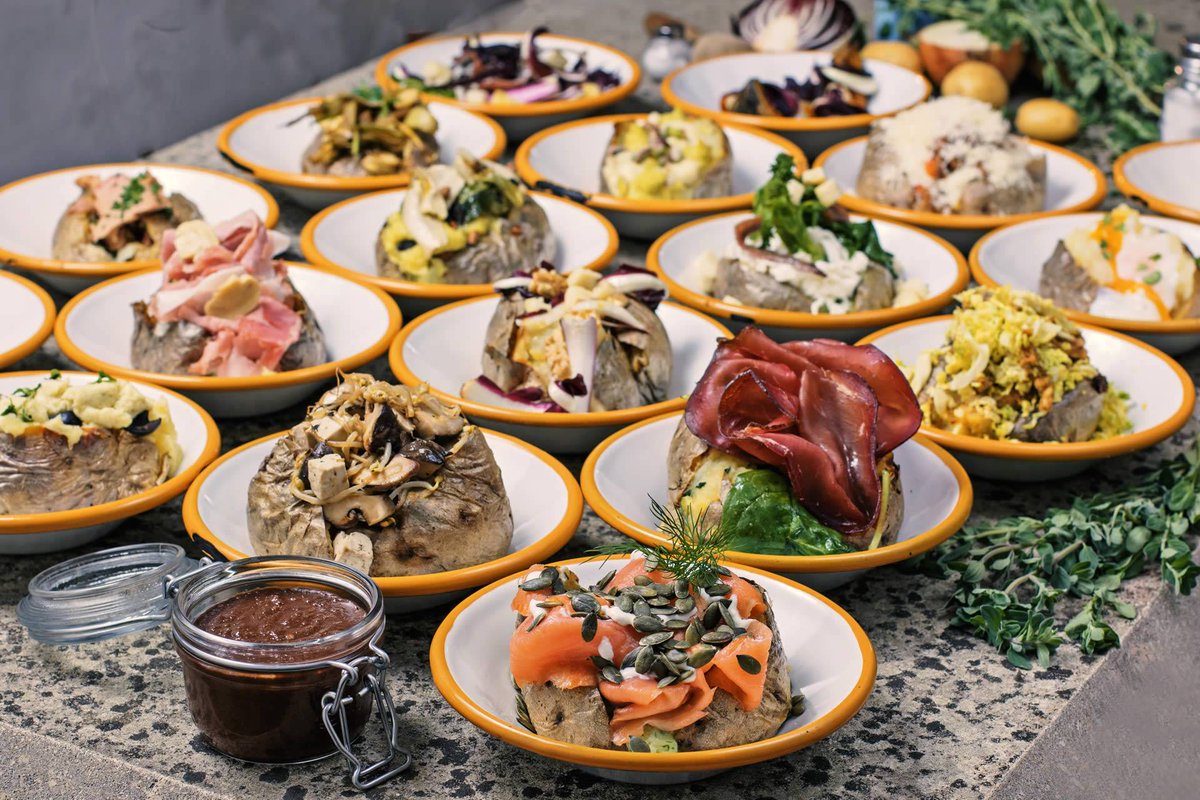 aperitiviamocom's tweet photo. Gialle and Co, per il tuo aperitivo in zona Moscova https://t.co/ubES2LLjFX https://t.co/nq12SDXddD