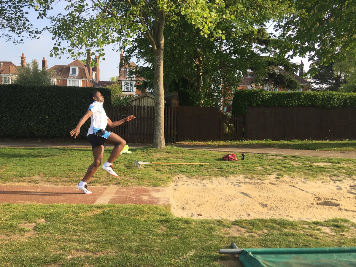 SASUK_JD's tweet photo. Great work this morning @ipswichsport #athletics #earlymorningtraining #thesekidscan https://t.co/JZI4lmP0gc