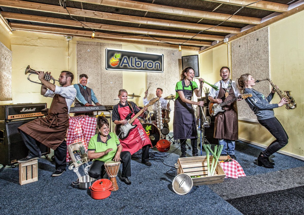 Wist je al dat het vandaag de Dag van de Arbeid is? Al sinds 1890 worden op deze dag de rechten van de arbeiders gevierd. Wij maken dan ook graag gebruik van deze gelegenheid om al onze werknemers te bedanken voor al hun harde werk!  💪💪 #DagVanDeArbeid #trots