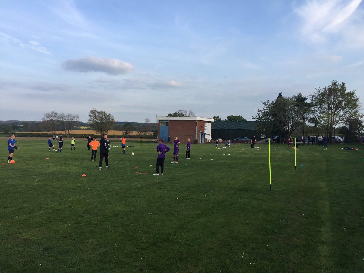 WMidlandFoxes's tweet image. A busy evening with our ATC U12-U15’s training along with U13 Elite, Development &amp;amp; GK Centre! #FootballFootballFootball