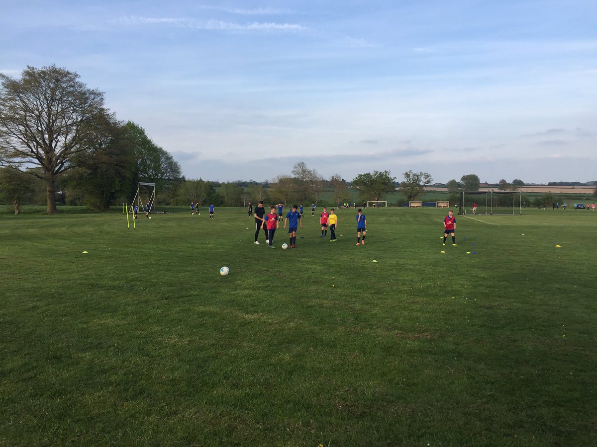 WMidlandFoxes's tweet image. A busy evening with our ATC U12-U15’s training along with U13 Elite, Development &amp;amp; GK Centre! #FootballFootballFootball