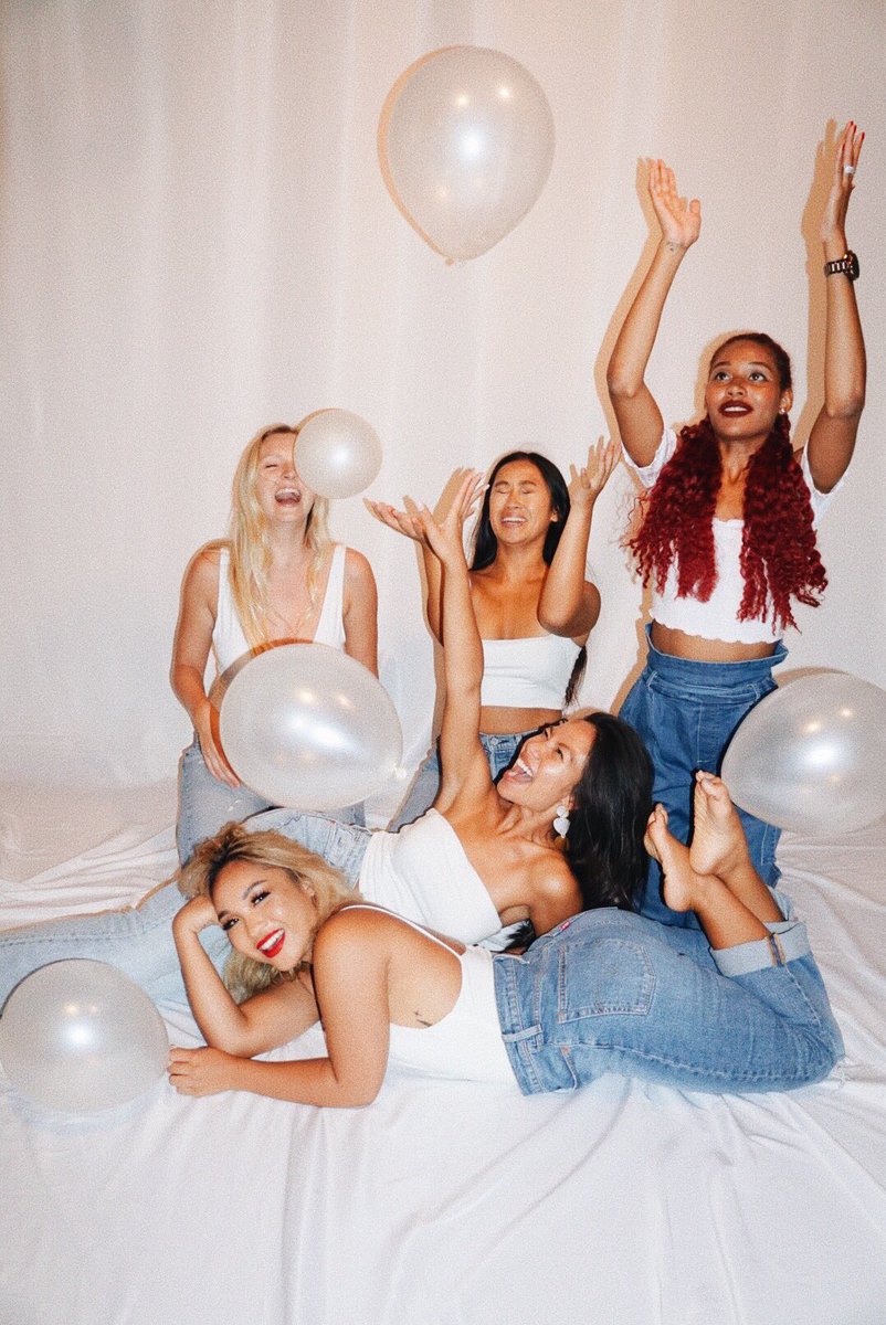 _jizzlyn_'s tweet photo. 90s denim theme w/ the girls 💙✨ https://t.co/jsYyDfeSMo