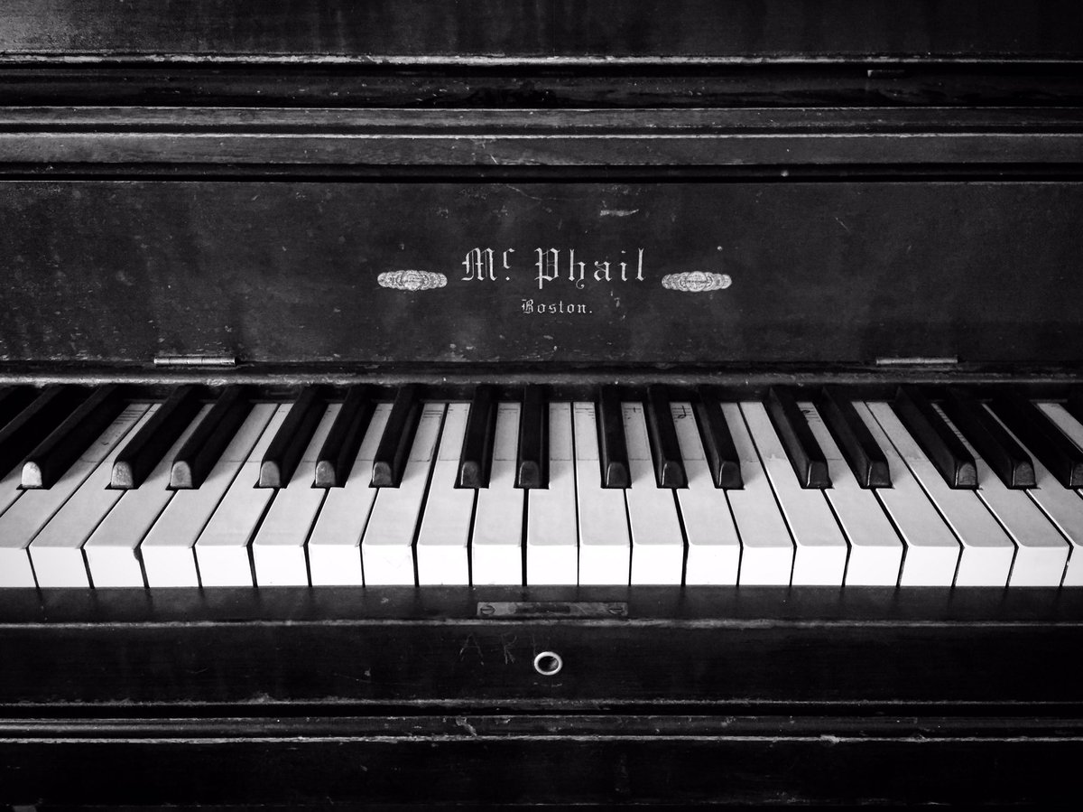 DigMeUnderBand's tweet photo. Darkness in the light
Love in the fight
#collateraldamage #newmusicintheworks https://t.co/qS5M3GwufL