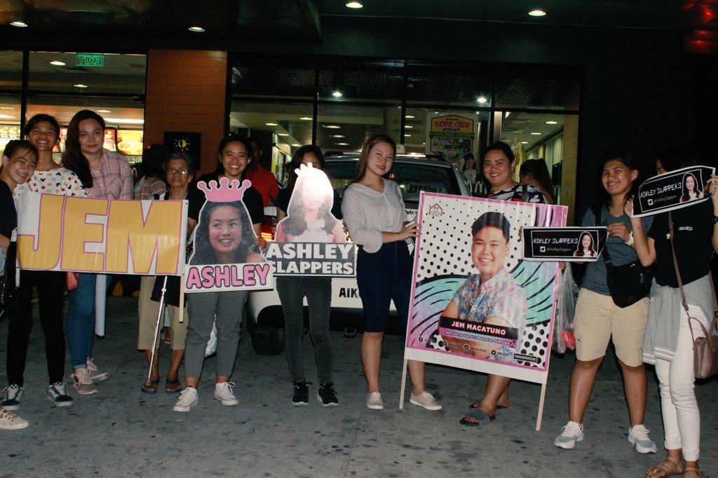 AshleySlappers's tweet photo. Team Live last sunday! Hopefully mas marami pa tayo next live for ASHLEY 🖤✊🏻 https://t.co/WsqReGHeD7