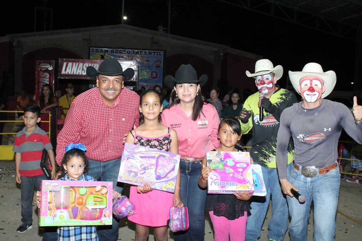 licoquintanilla's tweet photo. Momentos inolvidables vivimos hoy al cerrar con broche de oro los festejos en honor a los niños y niñas de Progreso. Por ellos seguiremos trabajando con las fuerza para que nuestro municipio siga fuerte y con futuro!! https://t.co/Y3x6t1DZyP