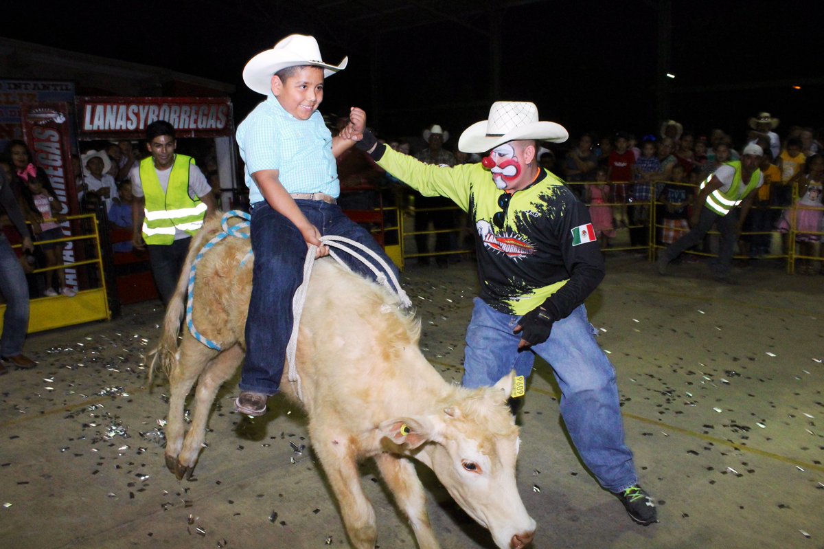 licoquintanilla's tweet photo. Momentos inolvidables vivimos hoy al cerrar con broche de oro los festejos en honor a los niños y niñas de Progreso. Por ellos seguiremos trabajando con las fuerza para que nuestro municipio siga fuerte y con futuro!! https://t.co/Y3x6t1DZyP