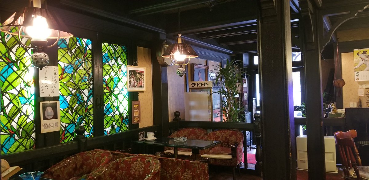 yoshikibi's tweet photo. 金沢・東茶屋街、昭和55年創業の純喫茶『珈琲館 禁煙室』。

母方の祖父母の実家から徒歩圏に、こんな店が昔からあったとは、子供時代には全く知らなかったし、母が入り浸っていた店と聞いて、意外性に更に驚いた(若干ヒいた) https://t.co/R9ScnbAVi4