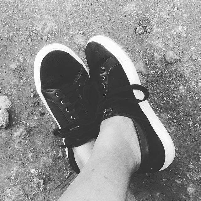 Oinx_roy's tweet photo. Despite walking on murky earth, when your shoes look as clean - clearly you have not walked enough #profoundthinking https://t.co/hVut6lRAkN https://t.co/tuEeAyCz0s